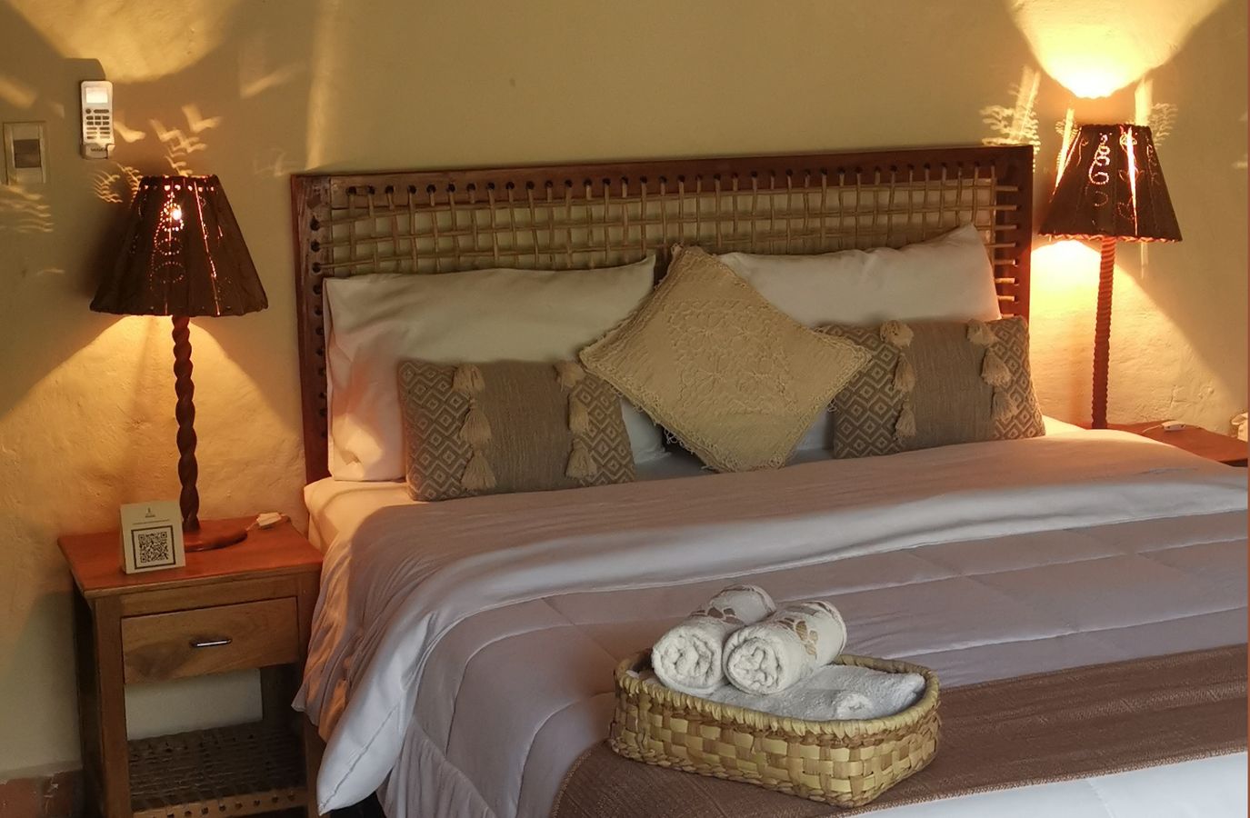 Room with wicker bedside lamps