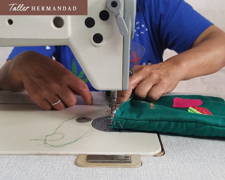 Taller Hermandad, sewing machine