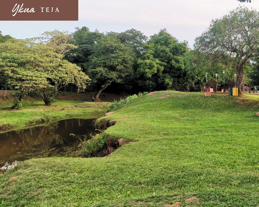 Ykua Teja, pond and garden